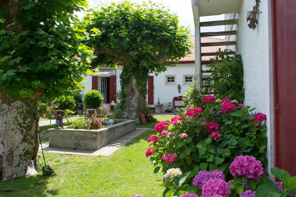Maison De Mezos Luaran gambar